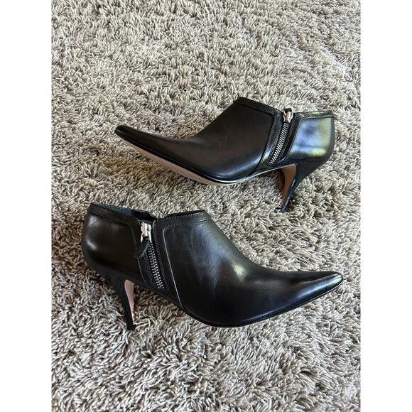 $158 ANN TAYLOR 7.5 ANKLE BOOTIE Leather Heeled SHOOTIE Pointed BLACK NEW E24 - Picture 1 of 9